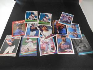 lot 82 image: (13) Kirby Puckett Baseball Card Lot
