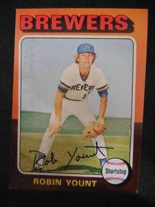 lot 109 image: 1975 Topps Robin Yount Rookie Card #223
