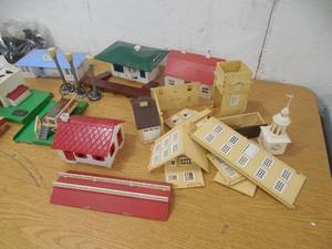 lot 153 image: Train Buildings , structures & Parts