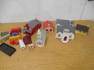 lot 154 image: Train Buildings , structures & Parts