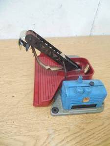 lot 157 image: LIONEL TRAINS OPERATING COAL LOADER No. 397 & RR Crossing Bell