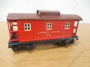 lot 164 image: Lionel 2657 Caboose Red 1939 Prewar O Gauge