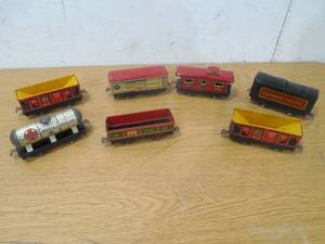 lot 169 image: Marx O Train Set of 7 cars