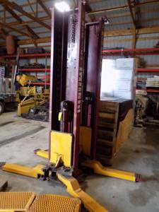 lot 10 image: Mohawk 2 Post Lift 9000lbs