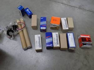 lot 17 image: Lot of Light Bulbs