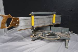 lot 11 image: CRAFTSMAN MITER SAW