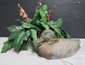 lot 15 image: VINTAGE DECOY