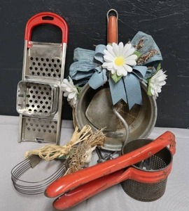 lot 22 image: VINTAGE KITCHEN UTENSILS