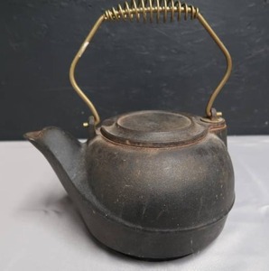 lot 25 image: ANTIQUE TEAPOT