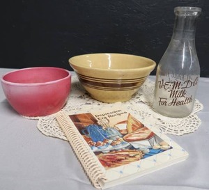lot 27 image: VINTAGE BOWL