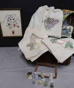 lot 31 image: SEWING KIT