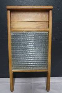 lot 38 image: ANTIQUE CRYSTAL WASHBOARD