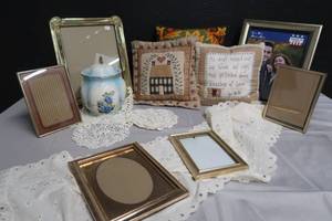 lot 53 image: HOME DECOR
