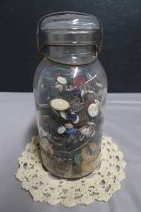 lot 56 image: VINTAGE BUTTONS