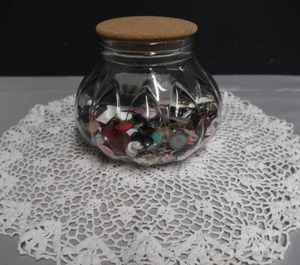 lot 57 image: VINTAGE BUTTONS
