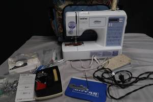 lot 62 image: SEWING LOT