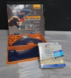 lot 82 image: EMHART GLUE GUN