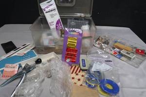 lot 84 image: SEWING KIT