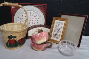 lot 100 image: VINTAGE HOUSEWARES