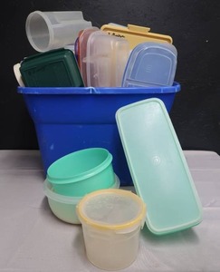 lot 103 image: TOTE FULL OF TUPPERWARE,SNAP WARE, AND PLASTIC.