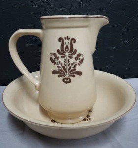 lot 108 image: PFALTZGRAFF BOWL AND PICTURE