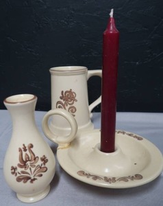 lot 111 image: PFALTZGRAFF GROUPING