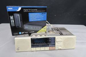 lot 134 image: RCA DIGITAL TV CONVERTER  SPACEMAKER RADIO