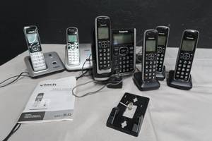 lot 135 image: CORDLESS PHONES