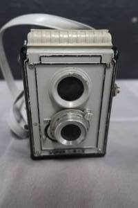 lot 138 image: VINTAGE CAMERA