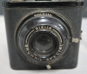 lot 139 image: VINTAGE CAMERA