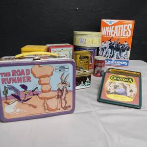 lot 146 image: VINTAGE ROAD RUNNER LUNCH BOX