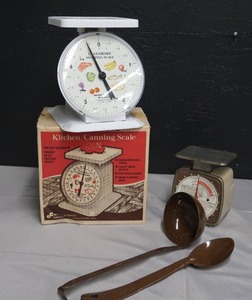 lot 154 image: KITCHEN GOODIES