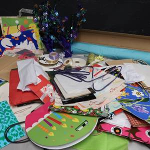 lot 168 image: LARGE GIFT BAG, PAPER LOT