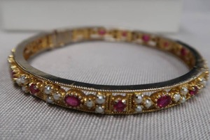 lot 180 image: PEARL AND RUBYS SMITHSONIAN INSTITUTE
