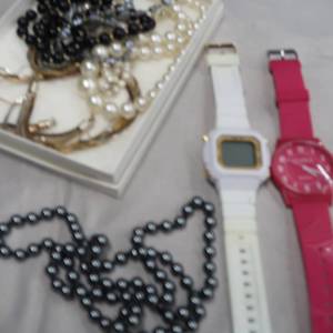 lot 182 image: MISC JEWERLY