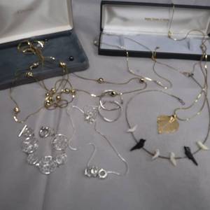 lot 183 image: JEWERLY