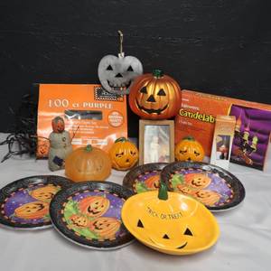lot 206 image: HALLOWEEN LOT