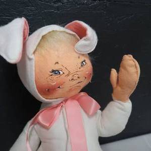lot 210 image: ANNALEE DOLL