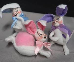 lot 214 image: BUNNY LOT