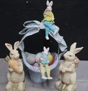 lot 216 image: EASTER DECO