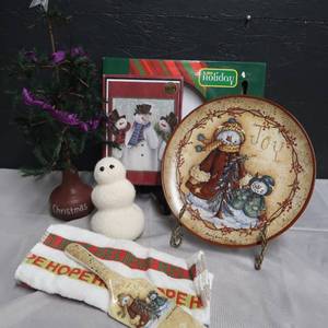 lot 229 image: CHRISTMAS LOT