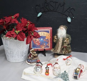 lot 230 image: CHRISTMAS LOT