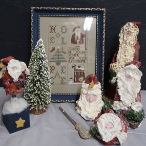 lot 231 image: CHRISTMAS LOT