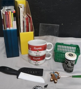 lot 260 image: VINTAGE CAMPBELLS AUTOGRAPHED CUPS