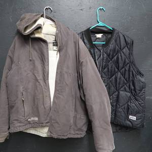 lot 266 image: MENS COLUMBIA, AND BIG SMITH VEST