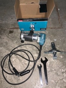 MAKITA 6.5 Amp 1-14 HP Corded Fixed base variable speed compact router with quick-release NEW SEE PICS