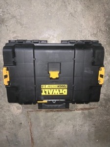 DEWALT MECHANICS TOOL SET (53-PIECE). SEE PICTURES