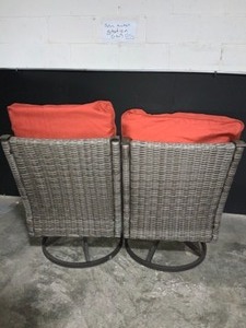 HAMPTON BAY WINDSOR BROWN WICKER OUTDOOR PATIO SWIVEL DINING CHAIR WITH CUSHIONGUARD QUARRY RED CUSHIONS (2-PACK). SEE PICTURES