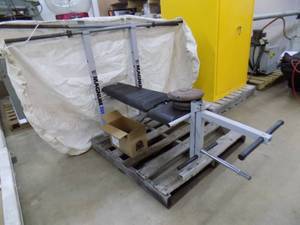 lot 14 image: Weight Bench & Bar