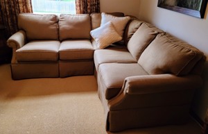 lot 75 image: Light Brown Flexsteel Sectional